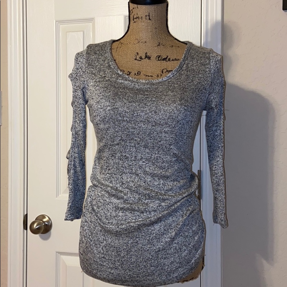 SALE‼️3/$15 Gray maternity top
